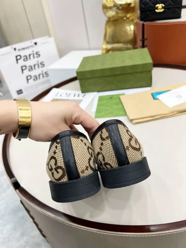 👟👟Ex-factory price 440👟👟 2022 new G family classic design loafers, made of V-shaped quilted effect leather, double G monogram evolved from Gucci, calf leather, mixed sheepskin lining, heel height 1.5 cm, original molded wear-resistant Tpu outsole. Code number 35-42,